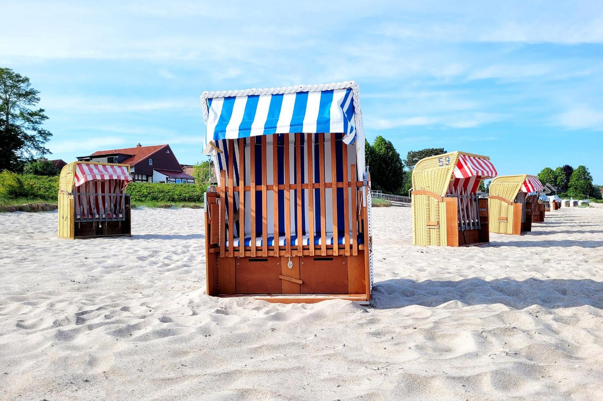 Strandnahe Ferienwohnung - Sehr Modern Und Hochwertig Eingerichtet, Inklusive Parkplatz, Gartenzugang Und Fahrradunterstellmoeglichkeit Scharbeutz Exterior photo