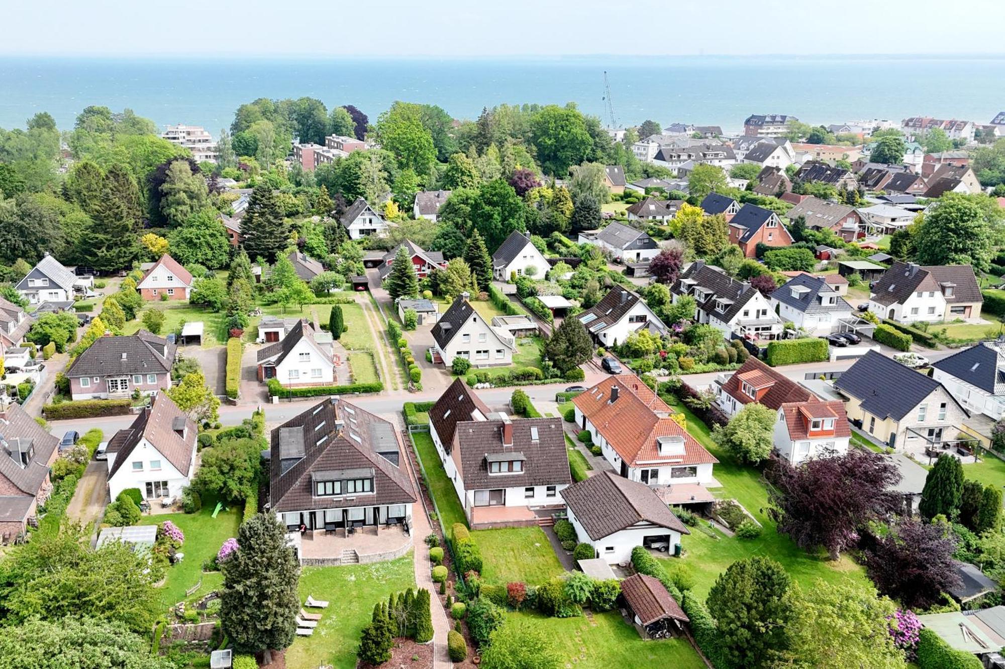 Strandnahe Ferienwohnung - Sehr Modern Und Hochwertig Eingerichtet, Inklusive Parkplatz, Gartenzugang Und Fahrradunterstellmoeglichkeit Scharbeutz Exterior photo